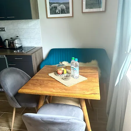 Grosses Apartment Mit Terrasse Und Garten Oberhaching Exterior photo